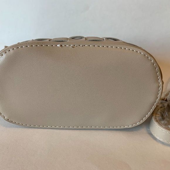 Basket Weave Bucket Bag / Handbag in Tan - NWT - Picture 8 of 12